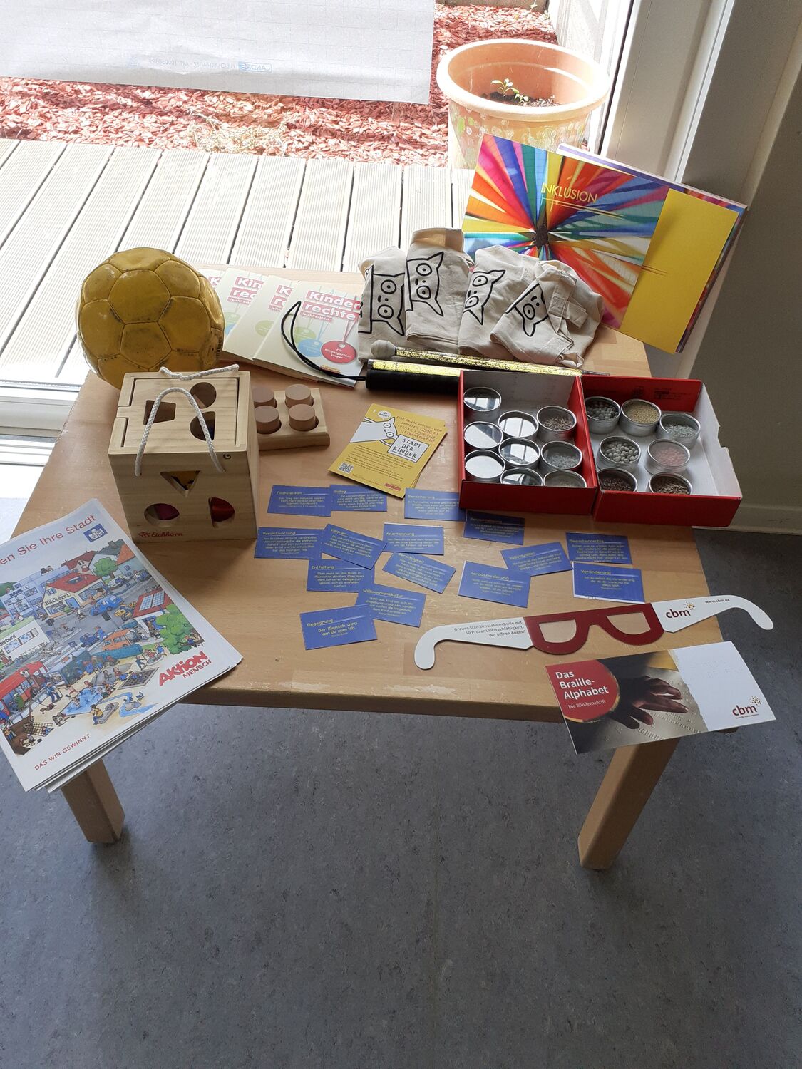 Spieletisch bei der Ausstellung in der Kita Goldbergweg